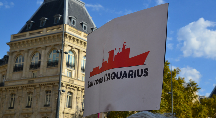 Migrants en Méditerranée : les ONG «complices des passeurs », accuse Castaner