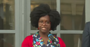 Sibeth N'Diaye, la femme qui assume de "mentir" pour protéger le président E. Macron