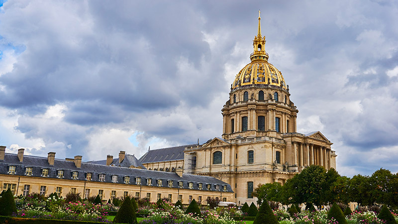 Appel à la prière islamique à Saint-Louis des Invalides : une profanation occultée par les médias