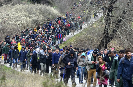 La France et treize pays européens ont donné leur accord lundi pour mettre en place un "mécanisme de solidarité" de répartition des migrants (Vidéo)