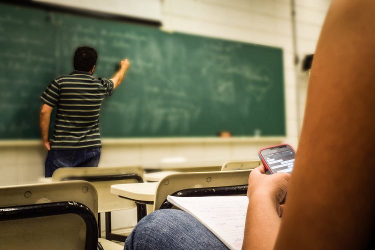 82% des Français sont favorables à l'interdiction des smartphones à l'école