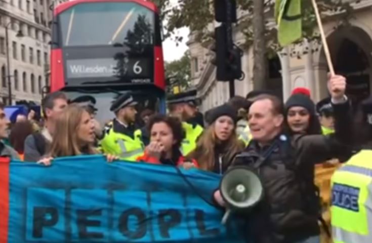 A Londres, des militants du mouvement "Extinction Rebellion" auraient été payés 450 euros par semaine