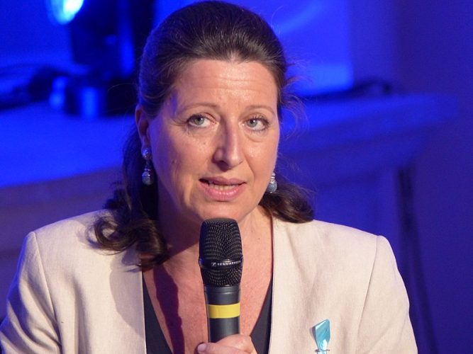 Agnès Buzyn au sujet de l'incendie à Rouen : «La ville est clairement polluée, je ne peux pas dire qu'il n'y a pas de danger»
