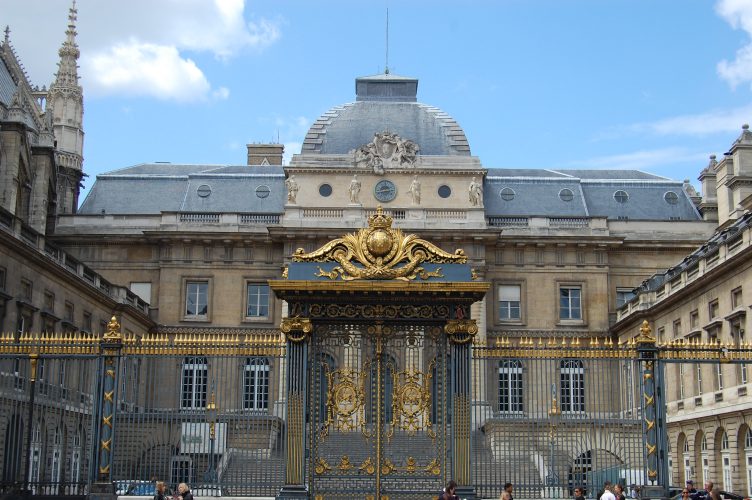 Un surveillant radicalisé exfiltré d'urgence du Palais de Justice de Paris sur demande du procureur