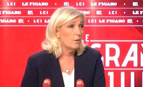 Marine Le Pen (RN) : "Je souhaite que le voile soit interdit dans l'intégralité de l'espace public et je le souhaite depuis des années"