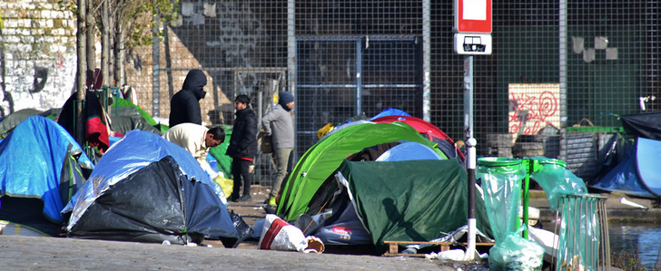 1400 migrants vivent encore dans la rue à Paris, selon la Préfecture