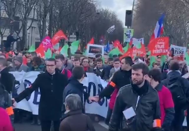 La Manif pour tous manifeste contre la PMA sans père et la GPA à Paris