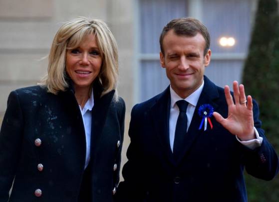 Emmanuel Macron exfiltré d’un théâtre à cause d'un rassemblement spontané de manifestants mécontents (Vidéo)
