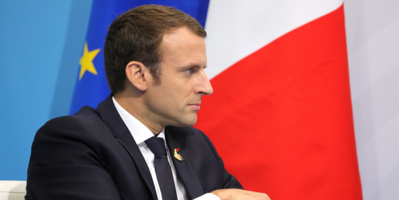 Communautarisme: pris à partie, Emmanuel Macron vante la reconquête républicaine