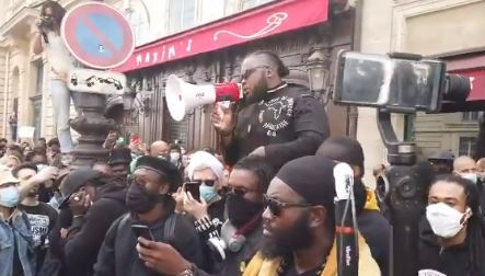 Pour la Ligue de défense noire africaine (LDNA), la France est un "Etat totalitaire, terroriste, esclavagiste, colonialiste"
