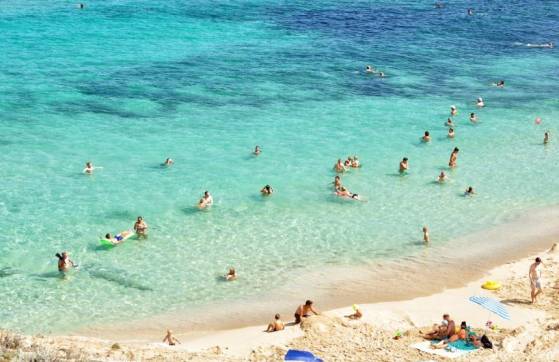 Déconfinement: les règles pour les vacances d’été devraient être dévoilées par le gouvernement « dans la semaine »