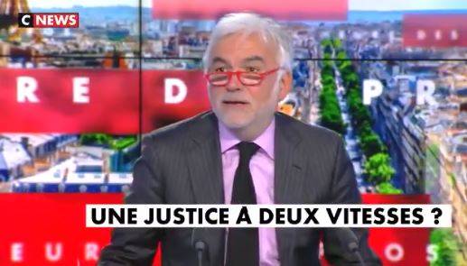 Les deux gendarmes qui sont intervenus dans l’interpellation d'Adama Traoré, et accusés de racisme, seraient issus de la diversité (Vidéo)
