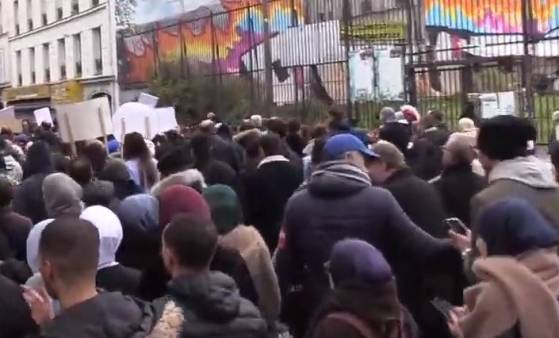 74 % des Français musulmans de moins de 25 déclarent mettre l’islam avant la République, selon un sondage (Ifop)