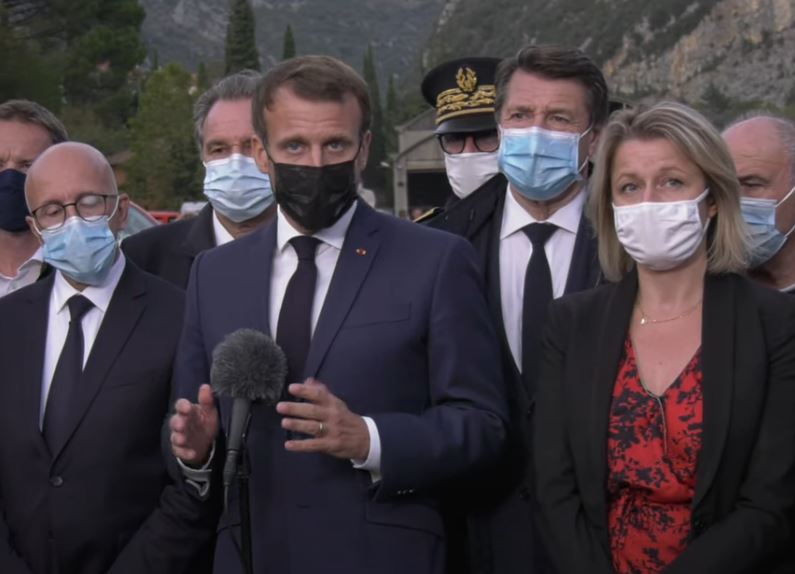 Alpes-Maritimes: la visite d'Emmanuel Macron en hélicoptère dans les villages touchés par la tempête a interrompu les secours aériens