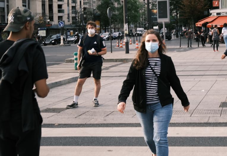 Covid-19: le gouvernement envisagerait l'instauration de l'état d'urgence, selon le Parisien