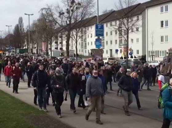 Allemagne : le Renseignement intérieur place sous surveillance les personnes proches des mouvements de contestation des restrictions sanitaires