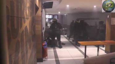 Gilets jaunes : trois CRS placés en garde à vue pour le matraquage de manifestants dans un Burger King en 2018