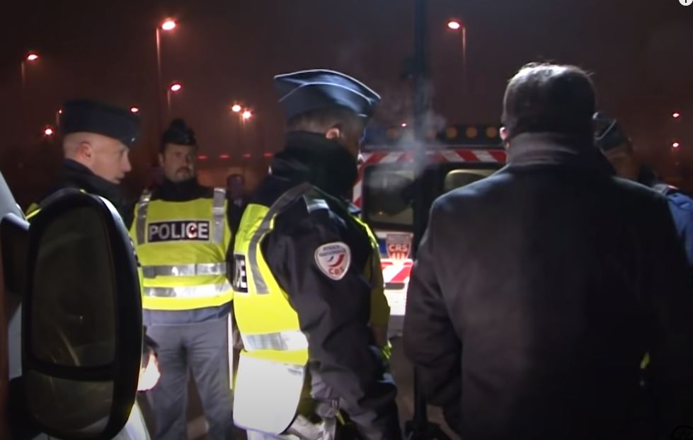 Menton (06) : Un passeur de migrants force à deux reprises un barrage policier