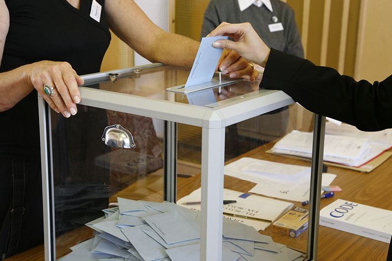 Régionales: le taux d'abstention à 20h projeté à 65% par l'institut ELABE
