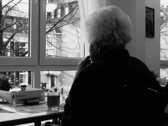 Restrictions sanitaires : plus d'un demi-million de personnes âgées sont "en situation de mort sociale", selon une étude