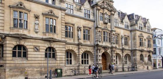Des universitaires anglais en révolte contre la culture woke