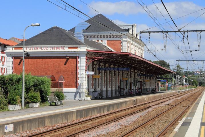 Trois migrants sont morts percutés par un train mardi près de la gare de Saint-Jean-de-Luz (64)