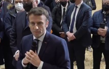 "Cette guerre durera (...) Il faut nous y préparer", déclare Emmanuel Macron sur la situation en Ukraine