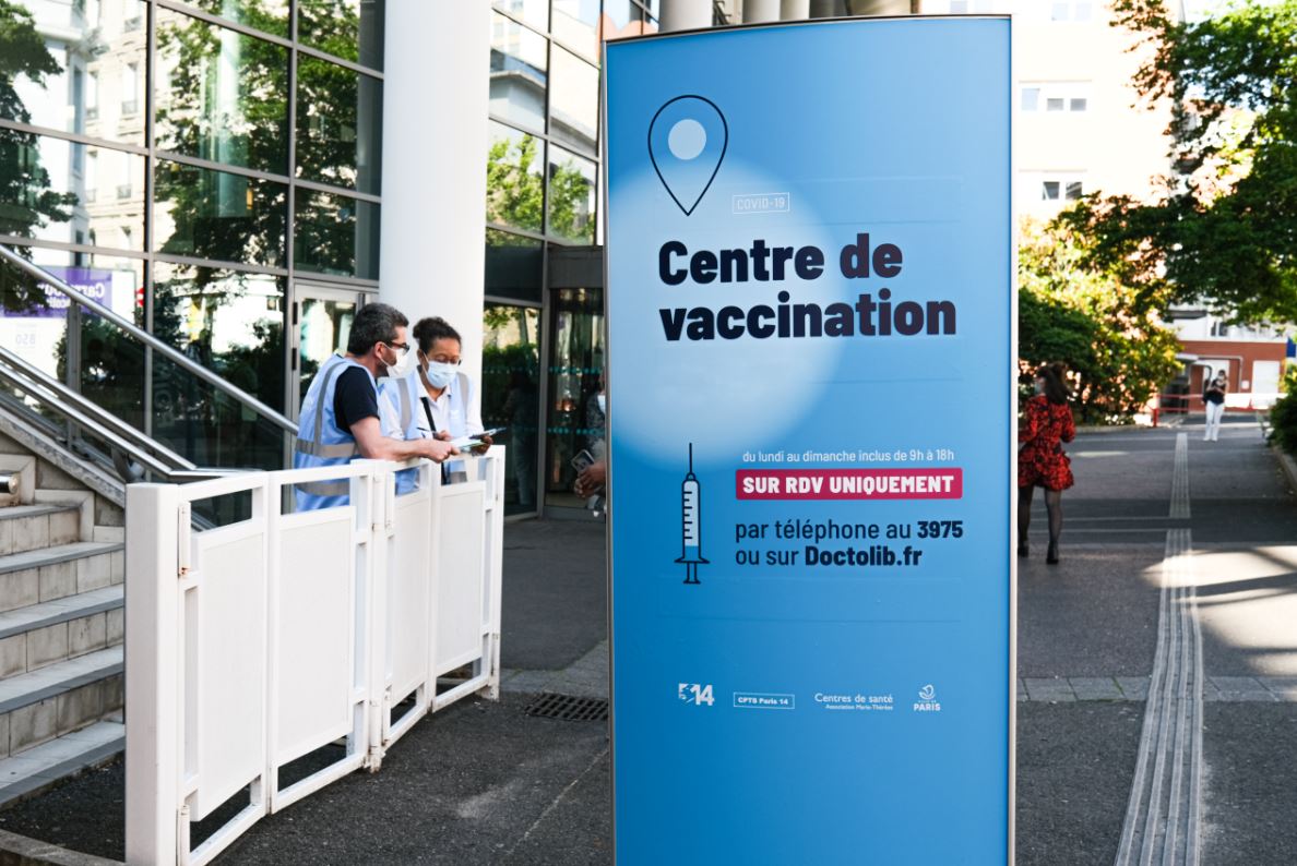 La stratégie des rappels de vaccins successifs n’est pas viable, selon l'OMS