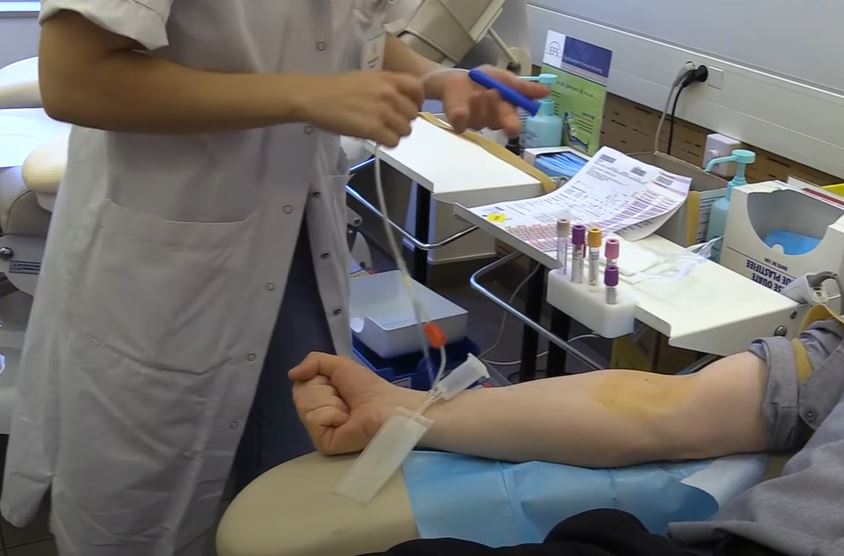 Les hommes homosexuels vont pouvoir donner leur sang sans période d’abstinence
