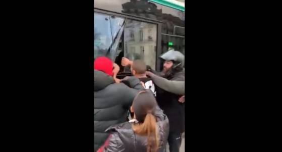 Paris : Un chauffeur de bus violemment attaqué, la RATP dépose plainte