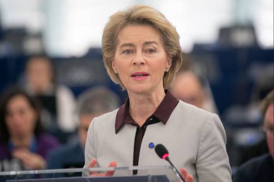 Mystérieux textos entre Ursula von der Leyen et le patron de Pfizer