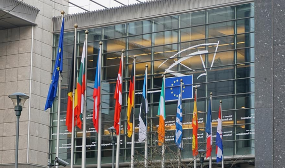 La commission européenne se sert dans les fonds européens de la Pologne