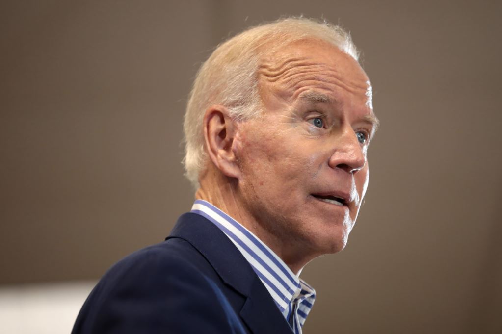 Le président américain Joe Biden qualifie Vladimir Poutine de "boucher". "Un chef d'État doit rester civilisé", répond le porte-parole du Kremlin