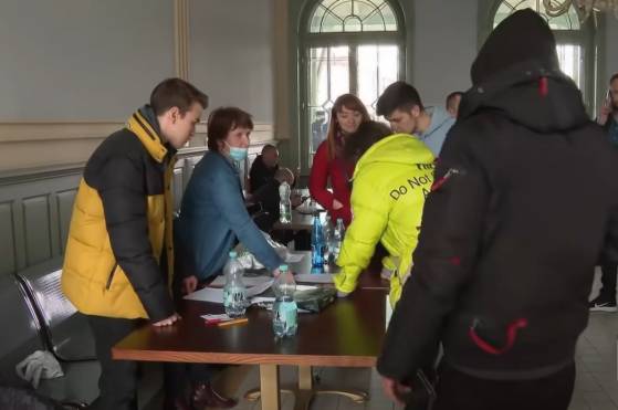 Un président d'association d'aide aux migrants estime que les réfugiés ukrainiens sont mieux traités que les autres et le déplore