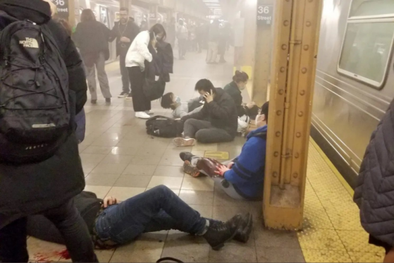 Alerte Info : au moins 13 personnes blessés après une fusillade dans le métro de New York