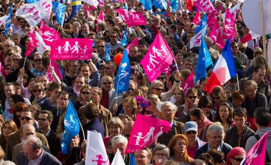 « Un danger pour les familles » : La Manif pour tous appelle à faire barrage à Emmanuel Macron