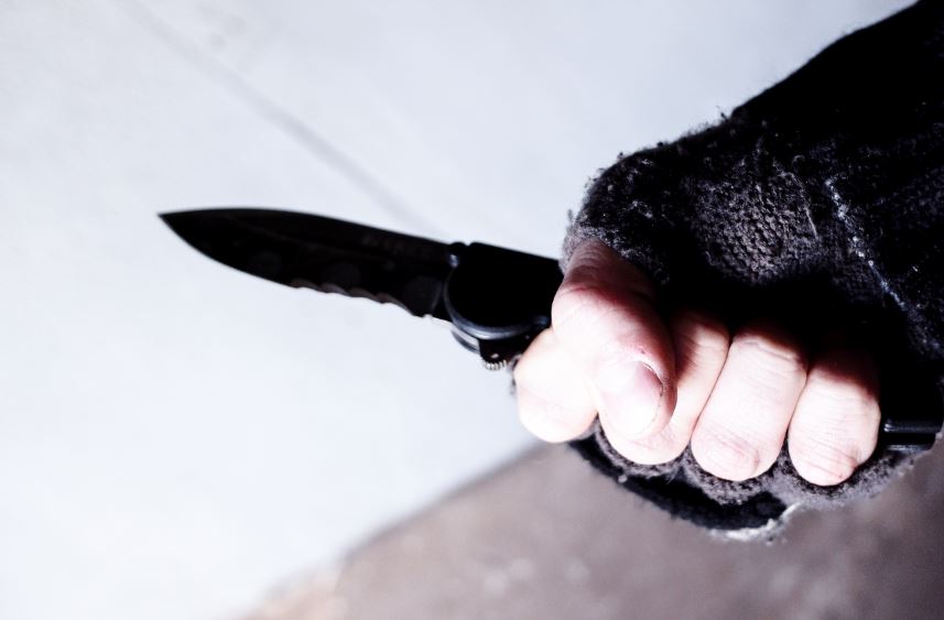 Un individu attaque plusieurs policiers au couteau à Marseille
