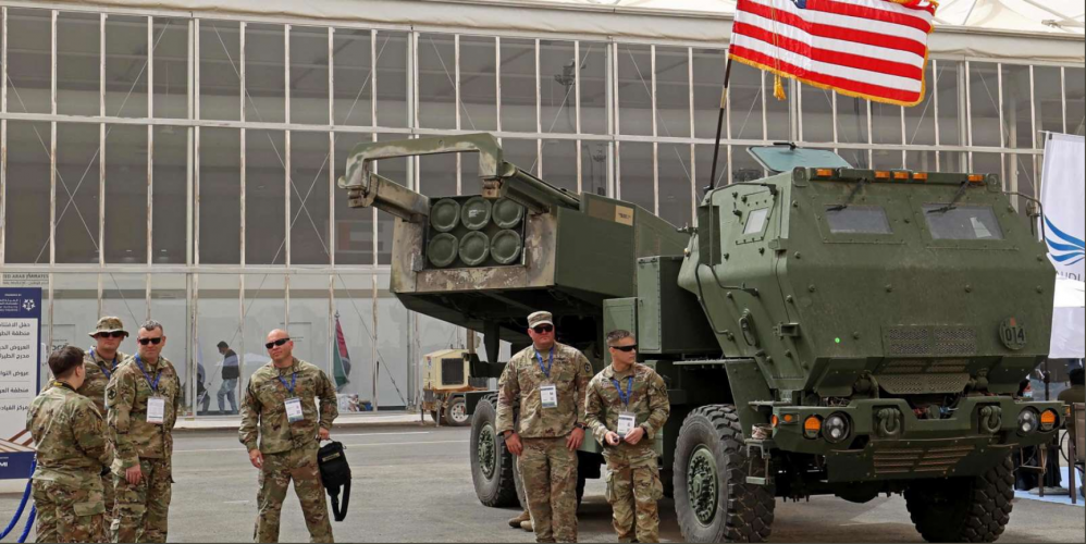 Le Kremlin accuse la Maison-Blanche de "jeter de l'huile sur le feu" suite à l'annonce d'envoi de missiles américains à l'Ukraine