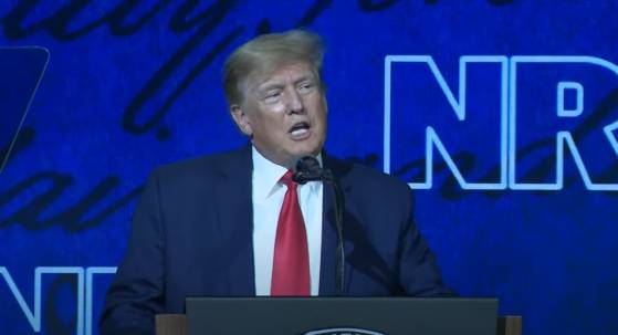 Donald Trump sur la tuerie dans une école au Texas : "Si nous pouvons envoyer des milliards en Ukraine, nous pouvons aussi faire tout ce qui est nécessaire pour sécuriser les écoles"