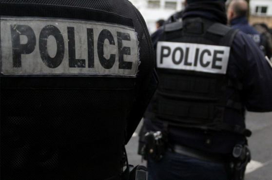 Grenoble : Un homme sur un scooter abattu après que son passager a pointé une kalashnikov en direction de la police. Le policier placé en garde à vue