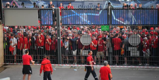Stade de France : "Nous voulons que le gouvernement français présente ses excuses", après le rapport salué par les supporters anglais, le temps des excuses se fait attendre