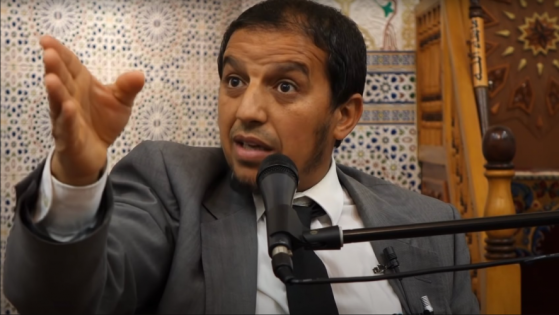 Hassan Iquioussen, l'imam islamiste menacé d'expulsion continue tranquillement de prêcher