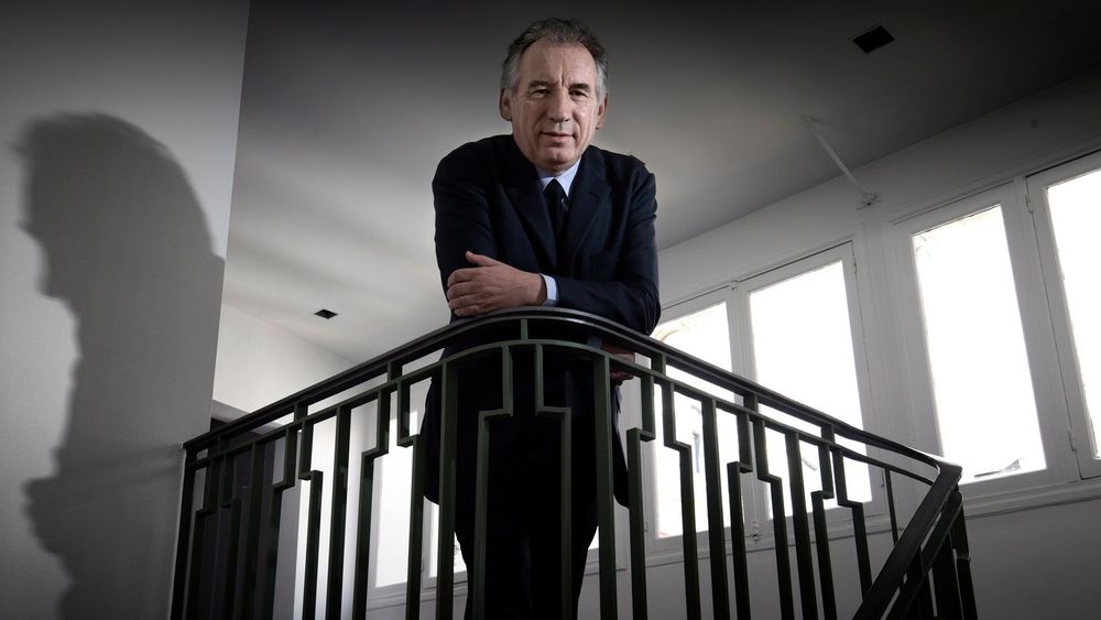Pour François Bayrou : "le mécanisme du 49.3 n'est pas scandaleux