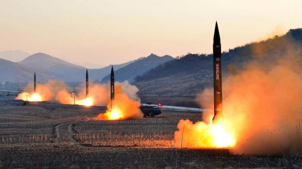 Des échanges de missiles balistiques entre les deux Corées exacerbent les tensions