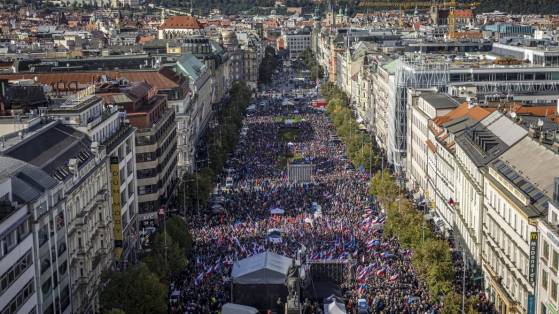 République Tchèque : des dizaines de milliers de manifestants contre l'OTAN et l'UE et pour des contrats directs avec la Russie