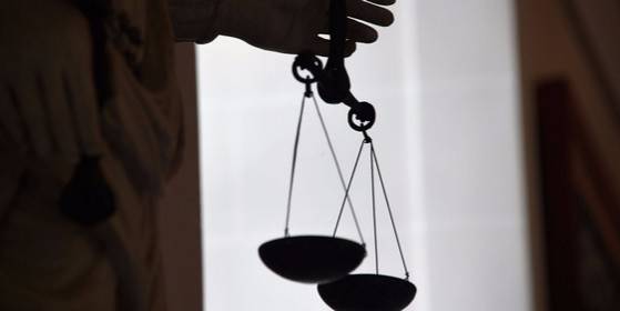 Jugé pour avoir proposé de violer sa fille mineure sur des sites, un ancien magistrat voit sa peine allégée en appel