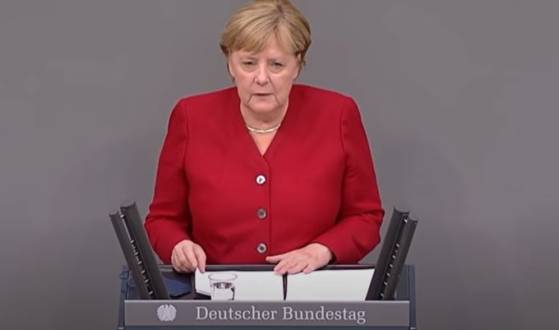L'ex-Chancelière allemande Angela Merkel réaffirme qu'elle ne "regrette pas du tout les décisions" prises de signer des accords de gaz naturel avec la Russie lorsqu'elle était au pouvoir