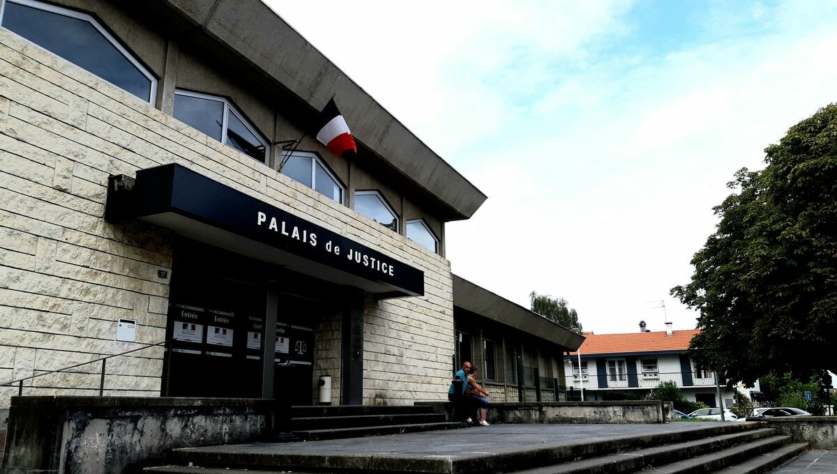Pyrénées-Atlantiques : Une restauratrice de 64 ans à Hendaye refuse l'entrée à une femme voilée, elle est condamnée à 600 euros d'amende