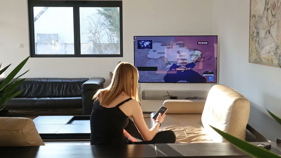 Un jeune sur deux âgé de 16 à 30 ans s'informe par la télévision, selon une étude