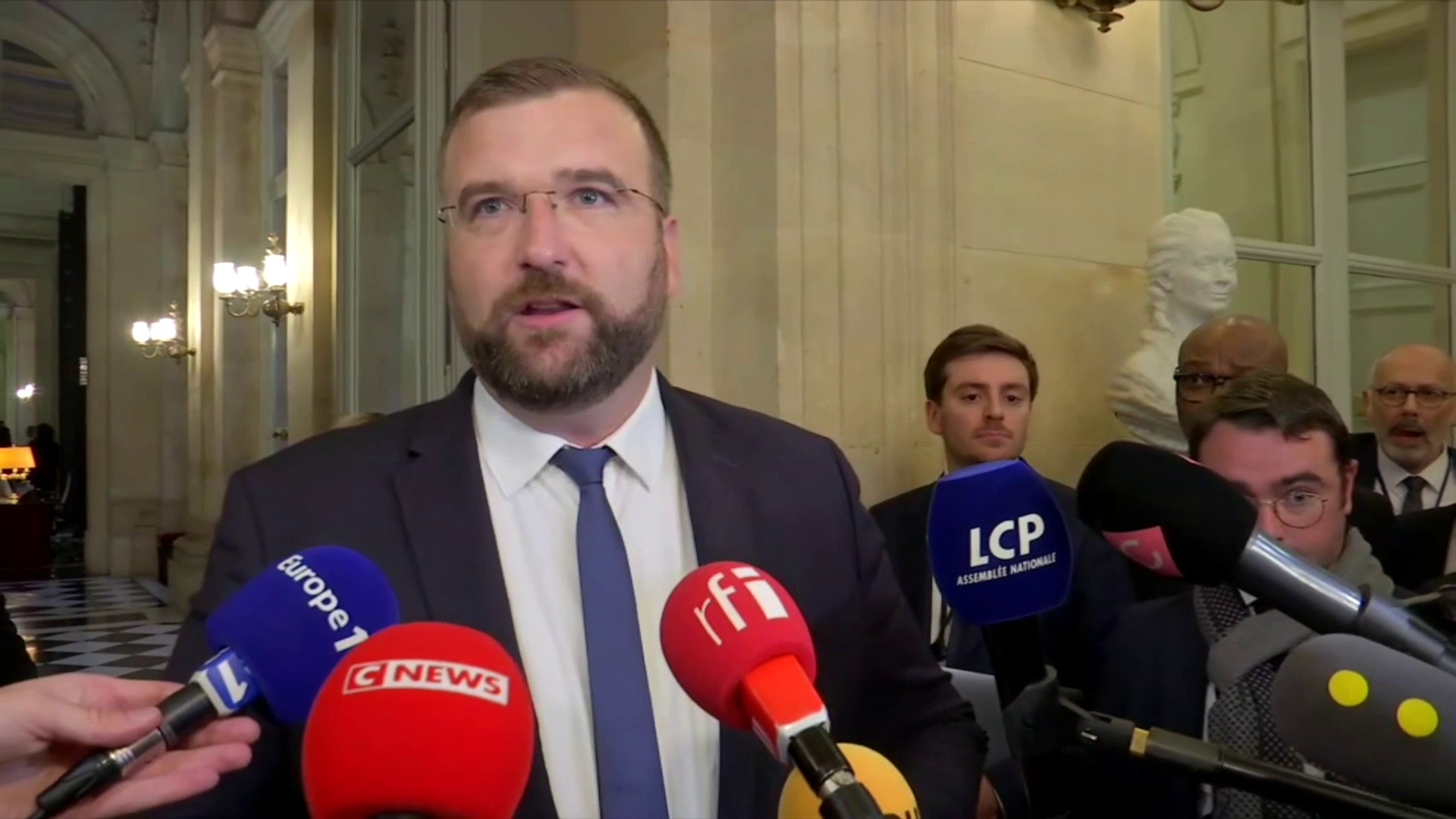 Le député RN Grégoire de Fournas se dit "surpris par cette bronca de l'Assemblée" après avoir prononcé "qu'ils retournent en Afrique"